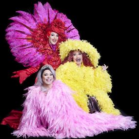 Bland drakar och dragqueens. Foto: Peter Knutson.
